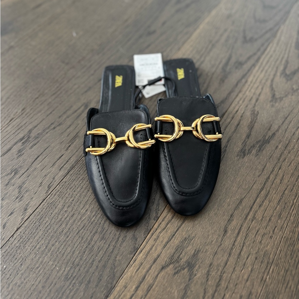 Zara Women's Black Flats with Gold Accents (NWT) - Picture 2 of 5